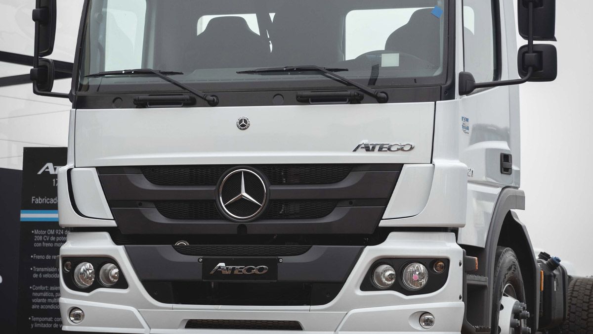 Los camiones de Mercedes-Benz se van mudando a Zárate.&nbsp;