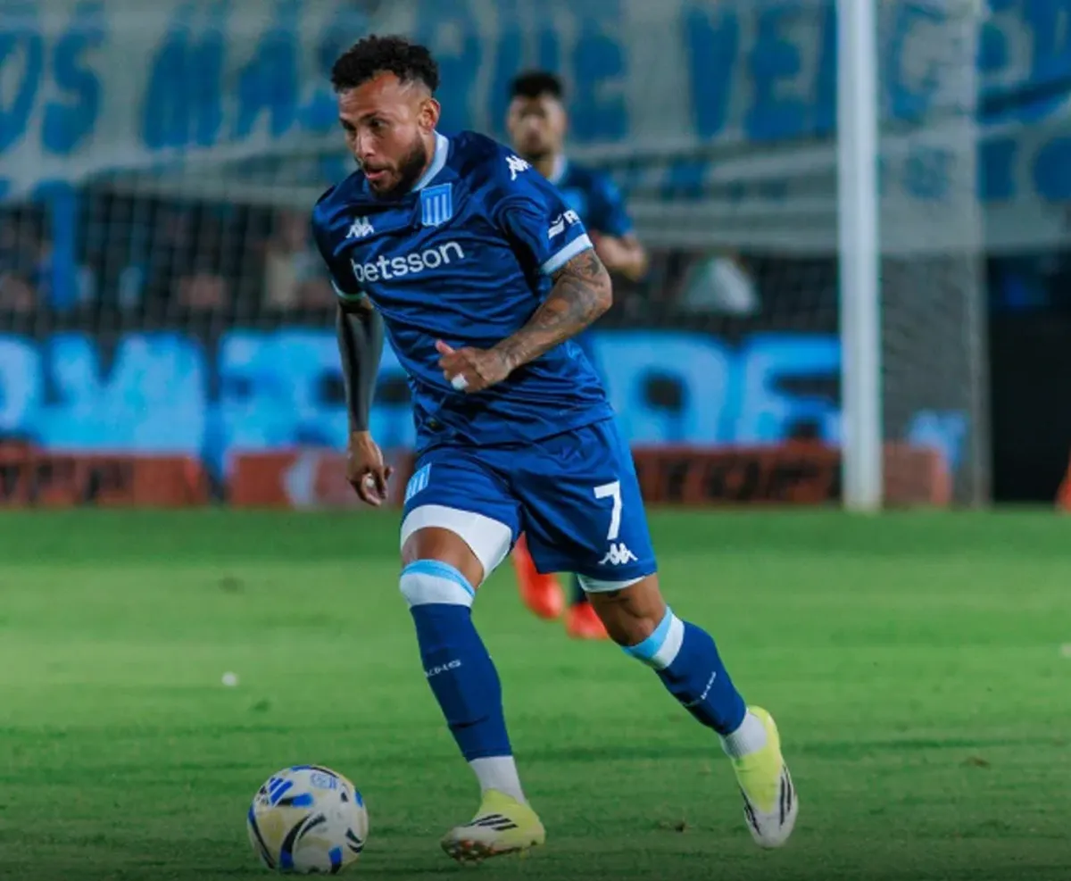 Racing visita a Sarmiento en Junín