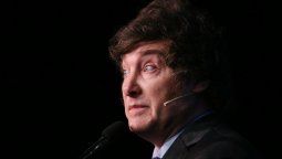 La dolarización se cae como relato. No aparecen los dólares y Javier Milei se queda sin caballito de batalla. Sus asesores deberían preparar algo para salir del laberinto por arriba.