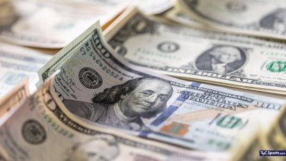 Al dólar blue en $421 se le suman escasas compras del BCRA