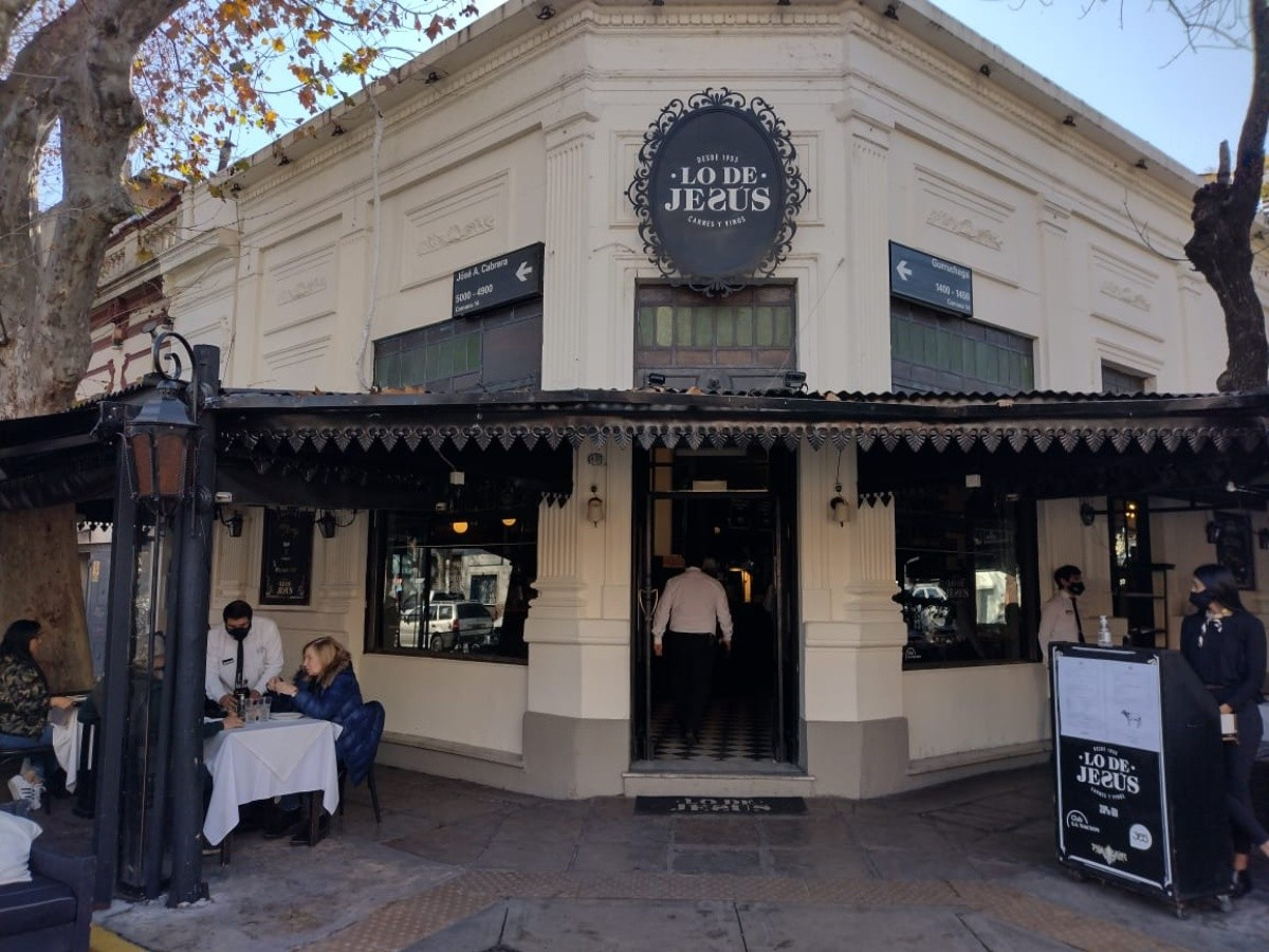 Lo de Jesús, en una pintoresca esquina de Buenos Aires. Lo de Jesús, en una pintoresca esquina de Buenos Aires.