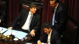 altText(Pichetto al rescate de Reposo (le piden cada cosa al senador...))}