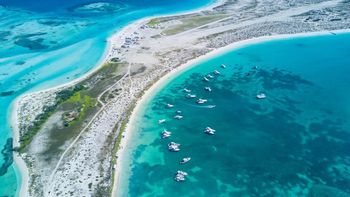 Punta de Garambeo en Isla La Tortuga, todo un paraíso en Venezuela. Punta de Garambeo en Isla La Tortuga, todo un paraíso en Venezuela.