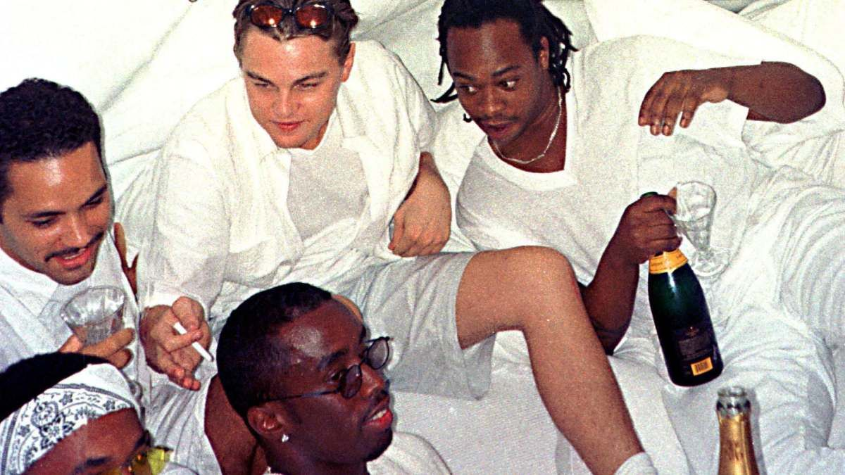 Fiestas turbias. Y miren, ahí está Leonardo DiCaprio. Fiestas turbias. Y miren, ahí está Leonardo DiCaprio.