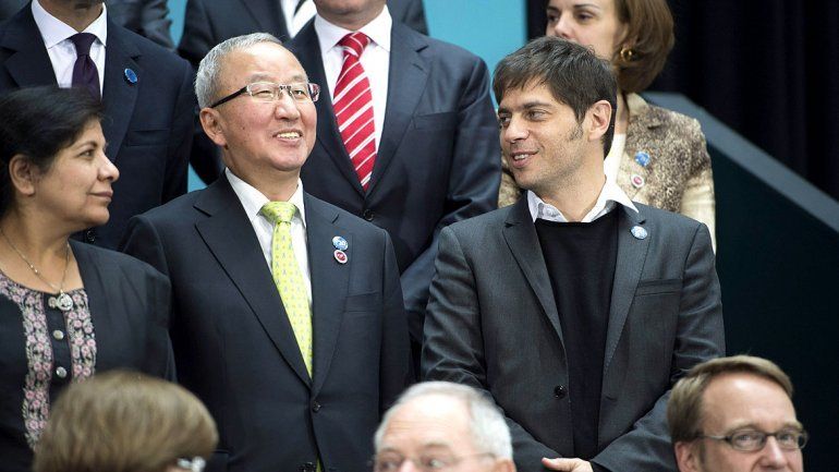 Axel Kicillof sin corbata en la foto