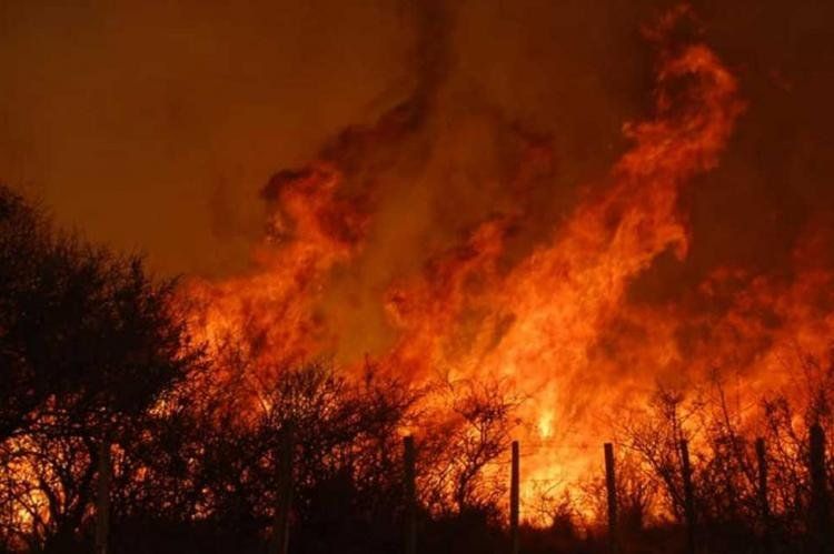 Dura jornada con el fuego en Córdoba. Dura jornada con el fuego en Córdoba. 