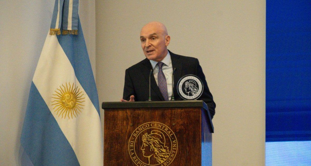 José Luis Espert al recibir el premio “Dr. Raúl Prebisch”.