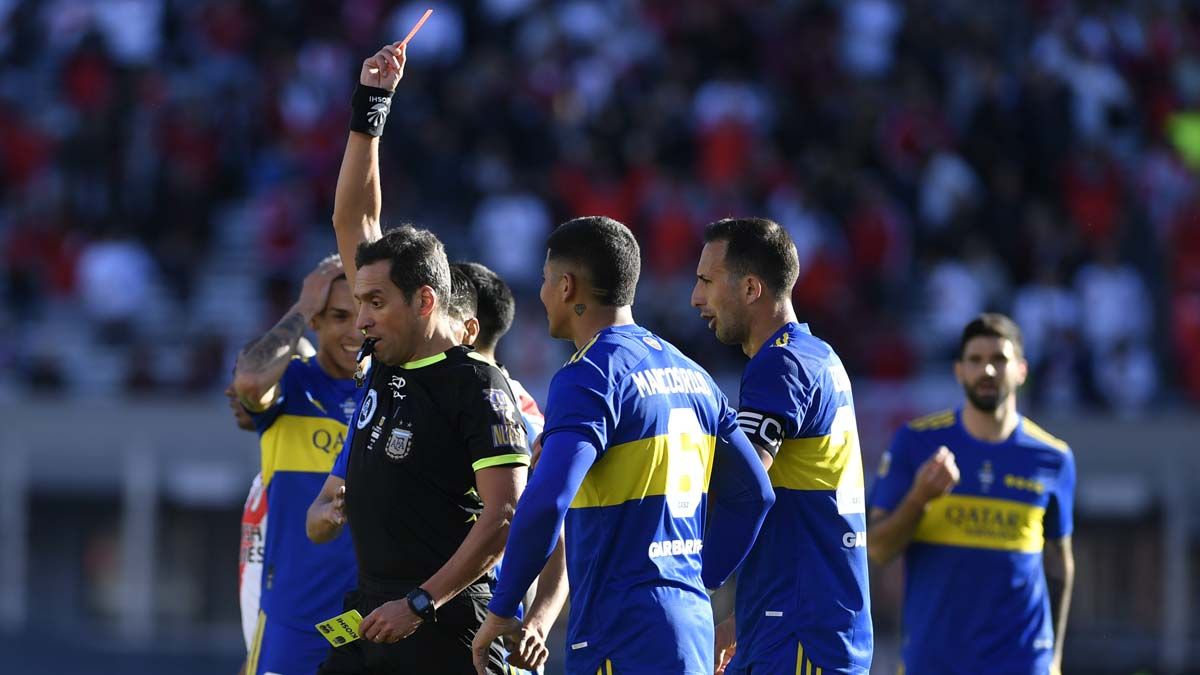 Agust & iacute; n Rossi, Marcos Rojo y Fernando Rapallini fueron las figuras m & aacute; s sobresalientes del Supercl & aacute; sico River y Boca en el Monumental.