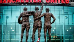 La estatua de la Santísima Trinidad en las epocas doradas de Manchester United.