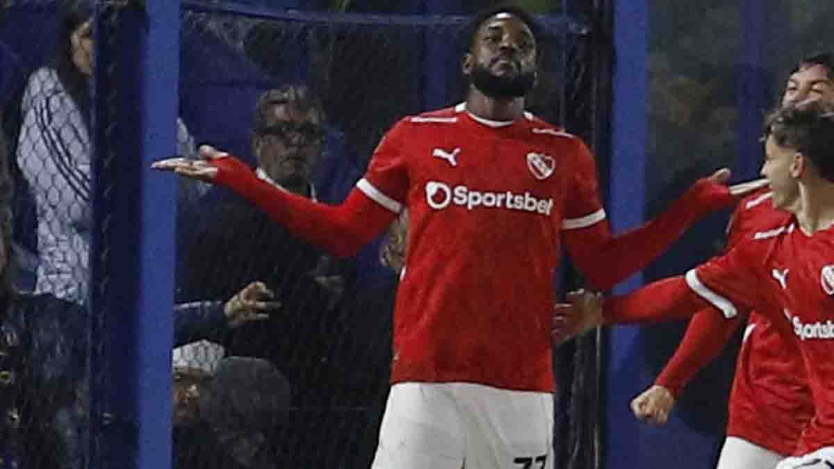 Boca y River quedaron afuera del Torneo Apertura luego de perder en sus encuentros de cuartos de final y cuatro equipos son los que buscarán la final. Imagen del colombiano Álvaro Angulo que festeja el gol de la victoria de Independiente frente a Boca 0-1 en “La Bombonera”. (Foto: Noticias Argentinas) Boca y River quedaron afuera del Torneo Apertura luego de perder en sus encuentros de cuartos de final y cuatro equipos son los que buscarán la final. Imagen del colombiano Álvaro Angulo que festeja el gol de la victoria de Independiente frente a Boca 0-1 en “La Bombonera”. (Foto: Noticias Argentinas)