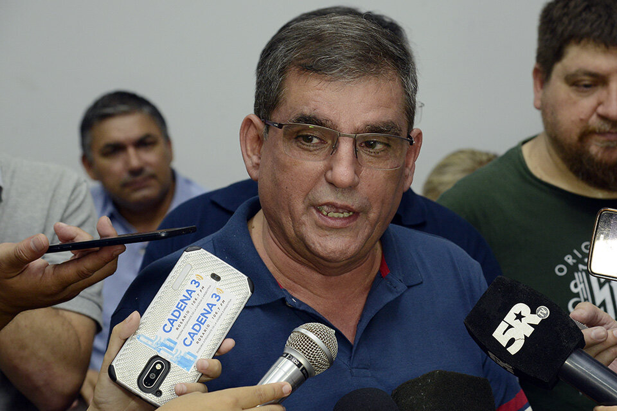 El titular de la UOM de Rosario habló sobre la suspensión de los empleados. El titular de la UOM de Rosario habló sobre la suspensión de los empleados.