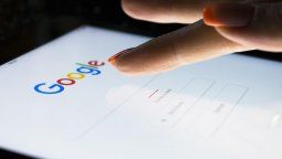 La identidad, reconocimiento y autoridad de una marca está por encima. Luego viene Google. Nunca al revés.