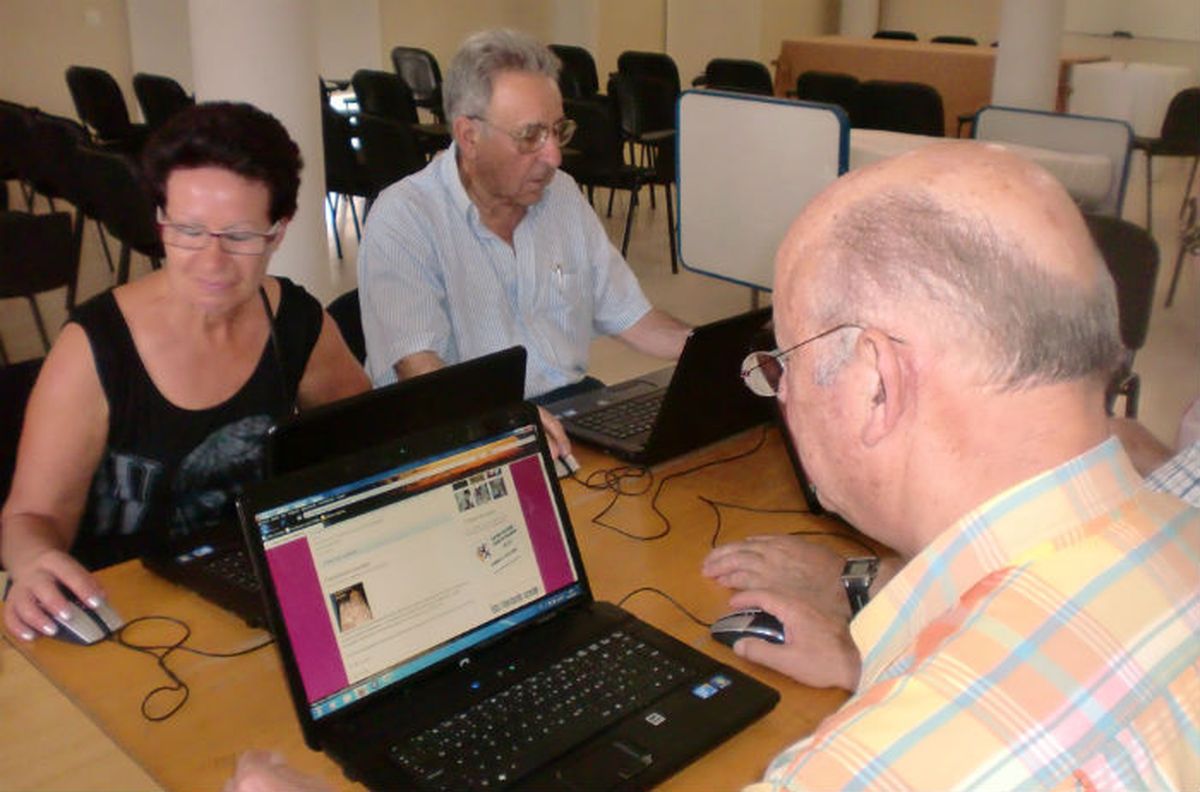 Actualizados con las tecnologías, en plena actividad, los sexalescentes son integrantes de la sociedad y gozan de bienestar.