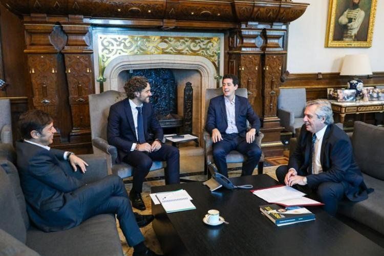 De der. a izq.: Alberto Fernández, Eduardo De Pedro, Santiago Cafiero y Axel Kicillof.