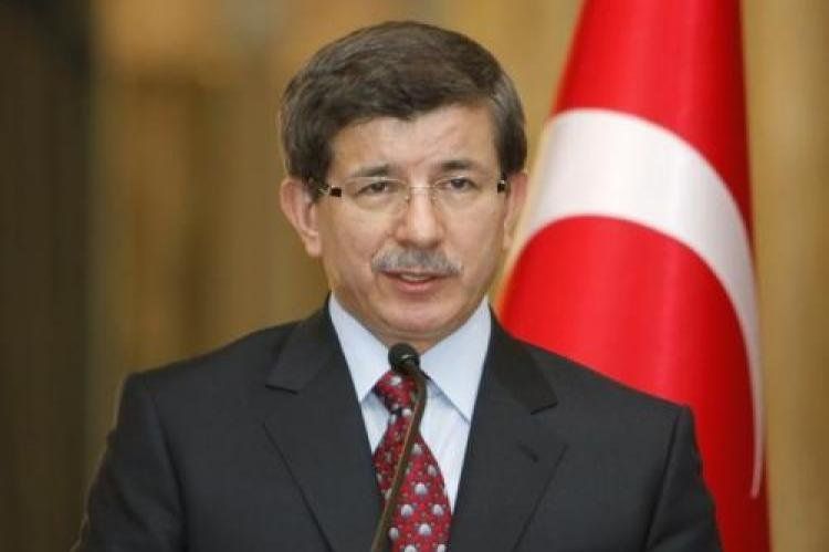 Turquía apoya el inicio inmediato de contactos para establecer un gobierno de transición en Siria, señaló el canciller Ahmet Davutoglu.