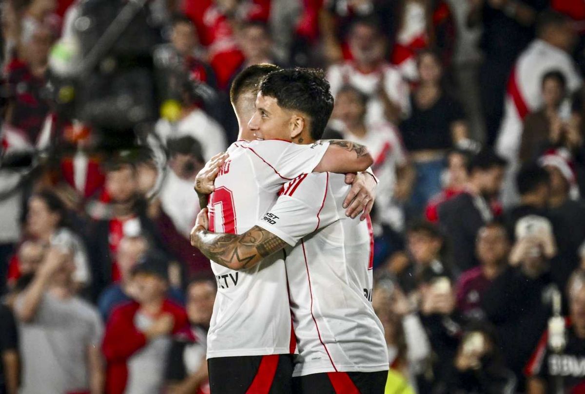 Driussi y Mastantuono se abrazan: los delanteros van entendiéndose cada vez mejor Driussi y Mastantuono se abrazan: los delanteros van entendiéndose cada vez mejor