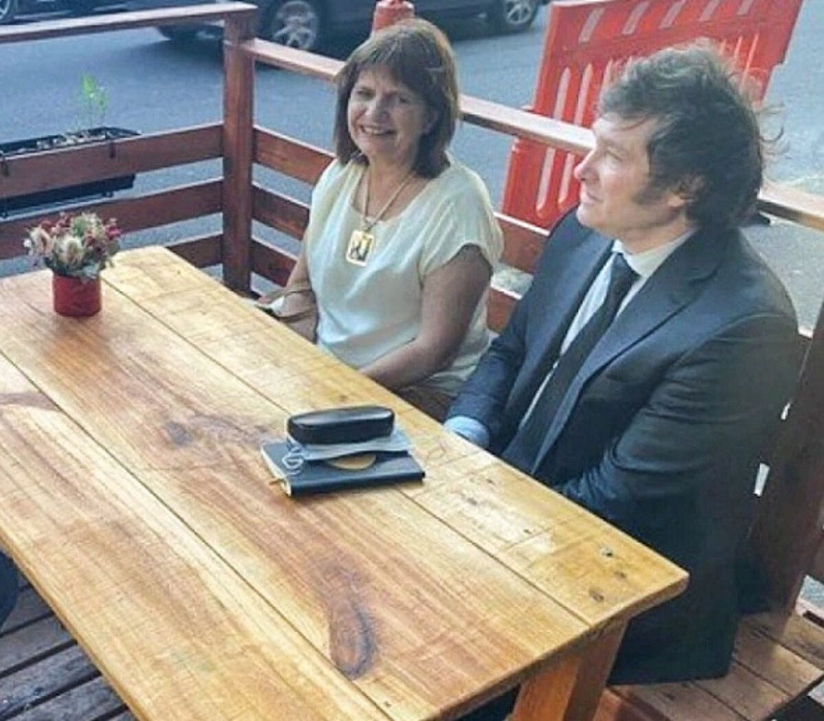 Patricia Bullrich / Javier Milei, una alianza que soñaron varios en Juntos por el Cambio. Patricia Bullrich / Javier Milei, una alianza que soñaron varios en Juntos por el Cambio.
