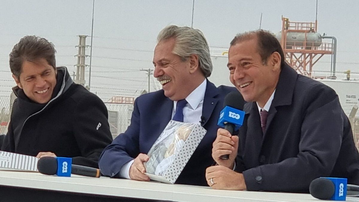 El Presidente de la Nación junto al Gobernador, Axel Kicillof y el neuquino, Omar Gutiérrez 