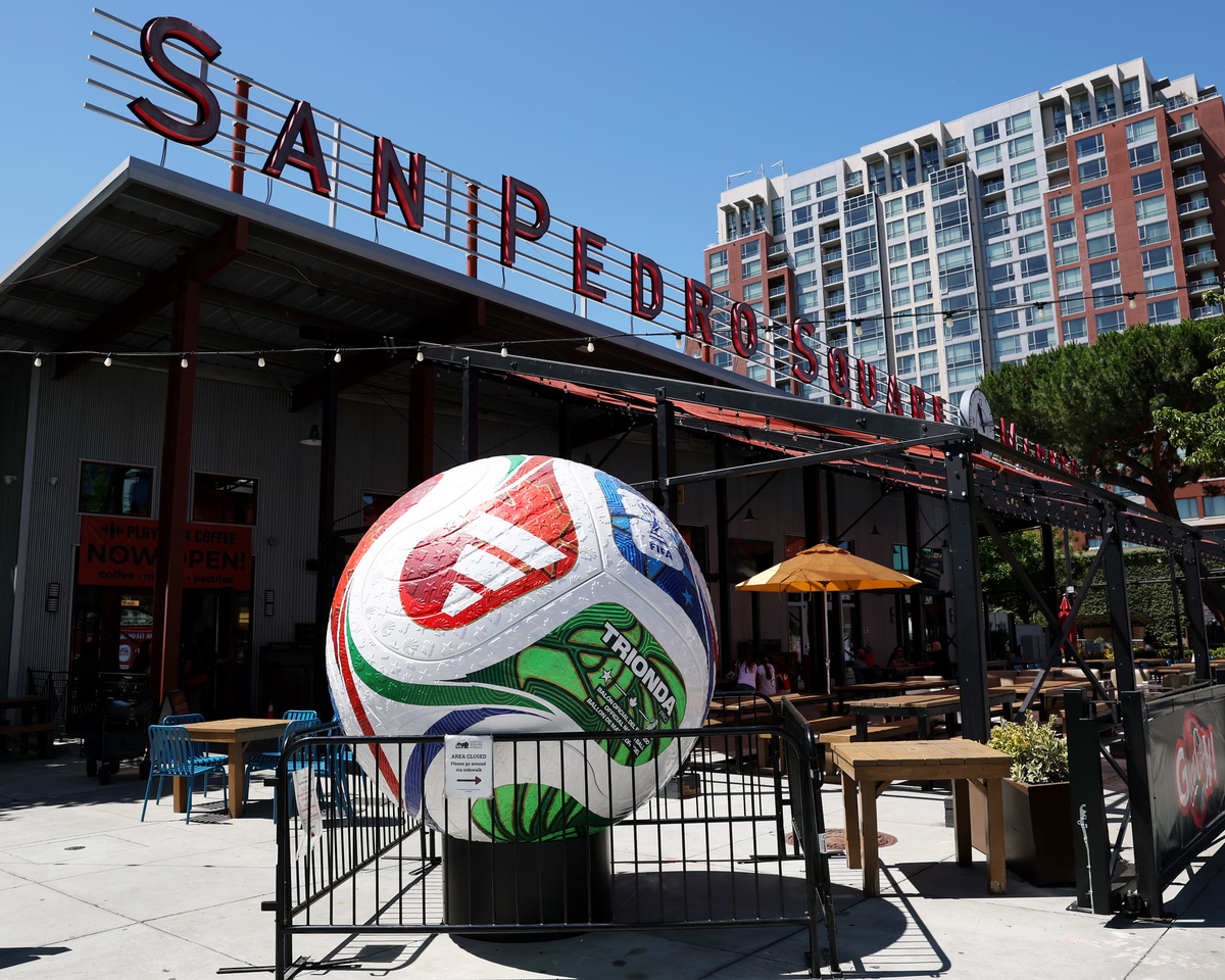 Una instalación que presenta a Trionda, el balón oficial de la Copa Mundial de la FIFA 2026, se muestra en la Plaza de San Pedro el 12 de junio de 2026 en San José, California. Fotografía: Emilee Chinn/Getty Images Una instalación que presenta a Trionda, el balón oficial de la Copa Mundial de la FIFA 2026, se muestra en la Plaza de San Pedro el 12 de junio de 2026 en San José, California. Fotografía: Emilee Chinn/Getty Images