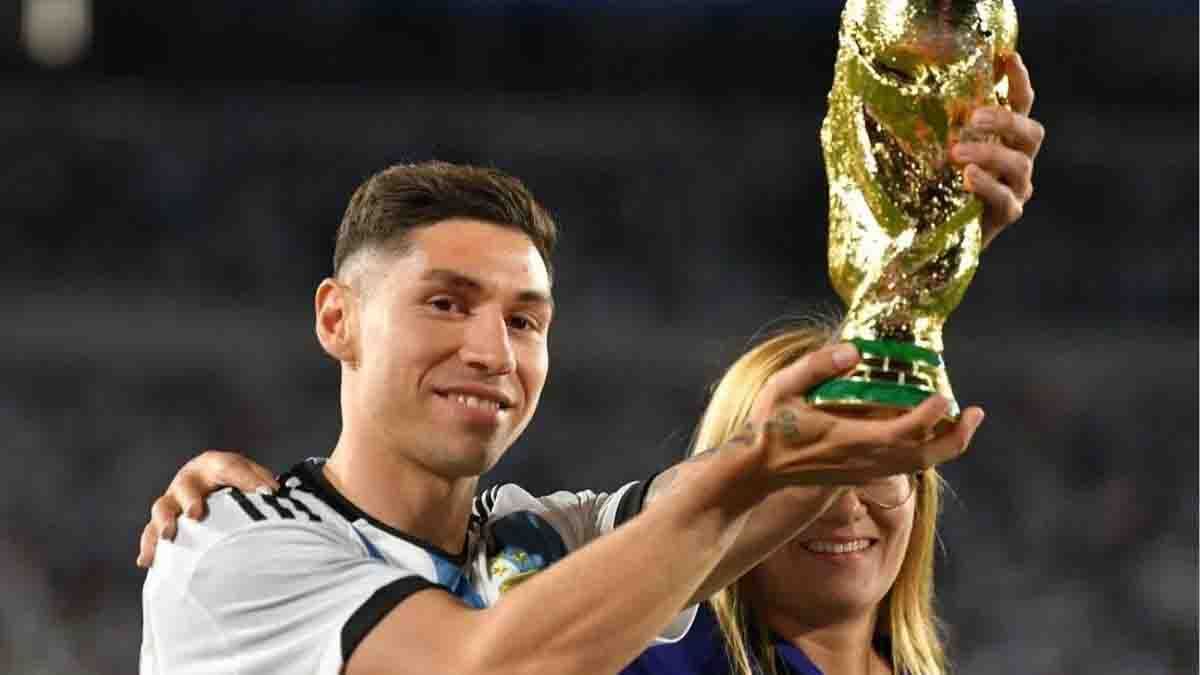 Gonzalo Montiel denunció que su exabogado lo estafó por la suma de 700.000 dólares y perdió una parte del premio de campeón del mundo en Qatar 2022. Gonzalo Montiel denunció que su exabogado lo estafó por la suma de 700.000 dólares y perdió una parte del premio de campeón del mundo en Qatar 2022.