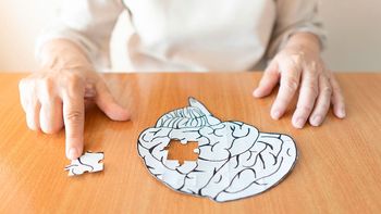 Tener un trabajo desafiante mentalmente, el aprendizaje de por vida, los pasatiempos interesantes y ser socialmente activo son algunas de las formas más efectivas de evitar la demencia. Tener un trabajo desafiante mentalmente, el aprendizaje de por vida, los pasatiempos interesantes y ser socialmente activo son algunas de las formas más efectivas de evitar la demencia.