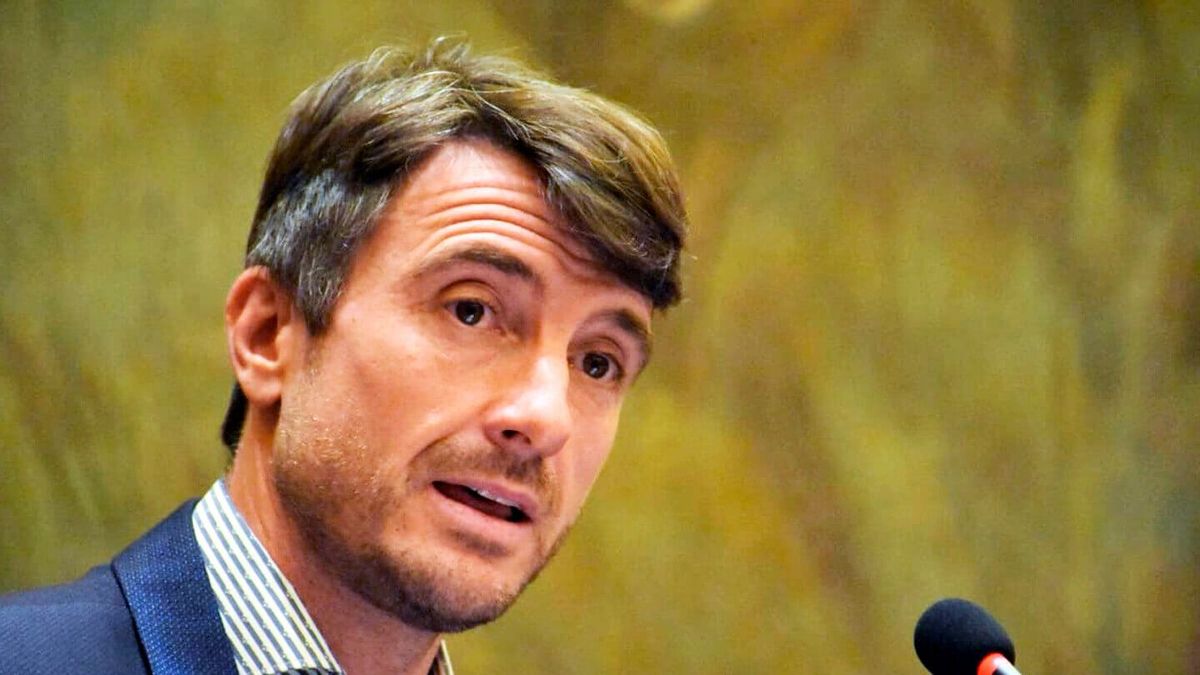 Lucas Ghi, periodista y Licenciado en Ciencia Política que puede dejar sin bancos a Morón.
