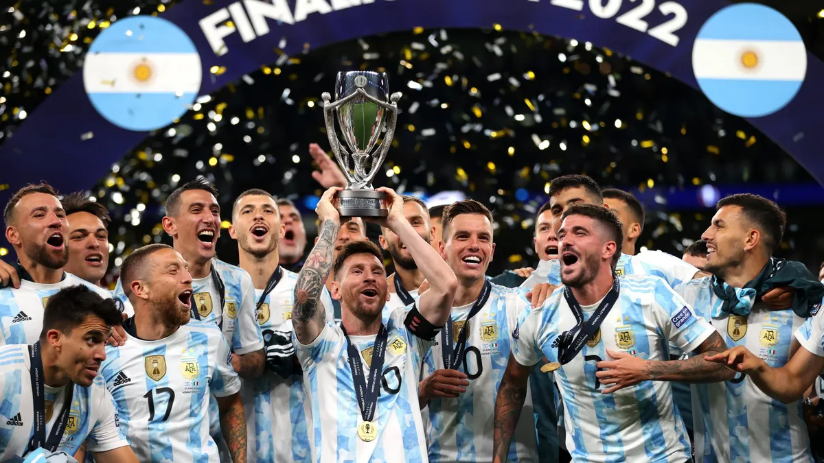 La Selección Argentina venció a Italia en la Finalissima 2022 por 3 a 0 con goles de Lautaro Martínez, Ángel Di María y Paulo Dybala. La Selección Argentina venció a Italia en la Finalissima 2022 por 3 a 0 con goles de Lautaro Martínez, Ángel Di María y Paulo Dybala.
