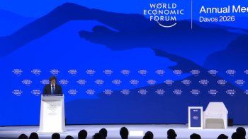 Javier Milei tuvo muchas dificultades para leer su discurso en Davos. Javier Milei tuvo muchas dificultades para leer su discurso en Davos.