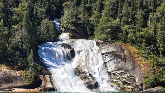 Cascada Blanca: Un paraíso escondido en la Patagonia