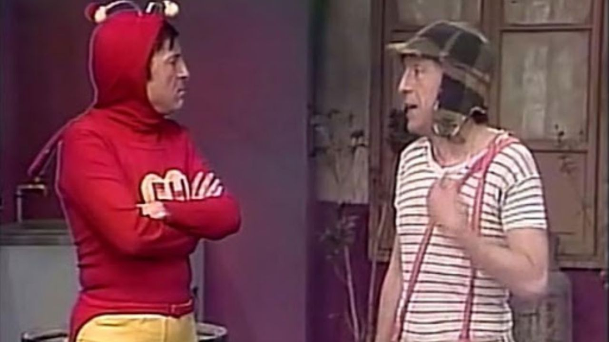 Su primer programa de televisión, de media hora se amplió a una hora debido al éxito que tuvo, y fue entonces que nacieron sus personajes más famosos: El Chavo del Ocho y El Chapulín Colorado. Su primer programa de televisión, de media hora se amplió a una hora debido al éxito que tuvo, y fue entonces que nacieron sus personajes más famosos: El Chavo del Ocho y El Chapulín Colorado.