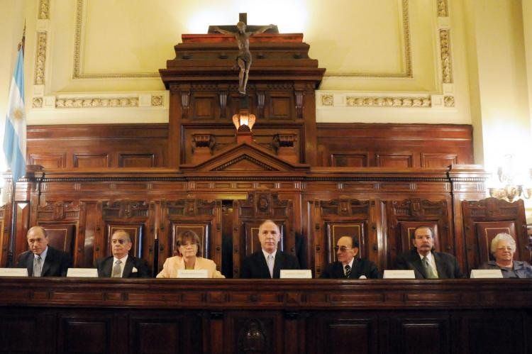 La Corte no opinará sobre los proyectos de democratización de la Justicia, dijo su presidente.