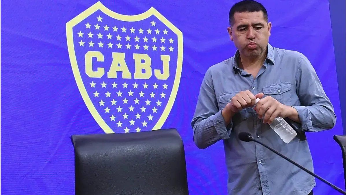 ¿Peso en AFA?: Juan Román Riquelme (Boca) durmió a Andrés Fassi (Talleres). Foto: NA