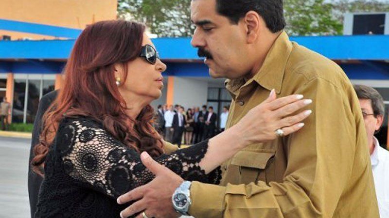 Cristina Fernández de Kirchner y Nicolás Maduro Moros. En la foto deberían estar Julio De Vido y Elías Jaua, también.
