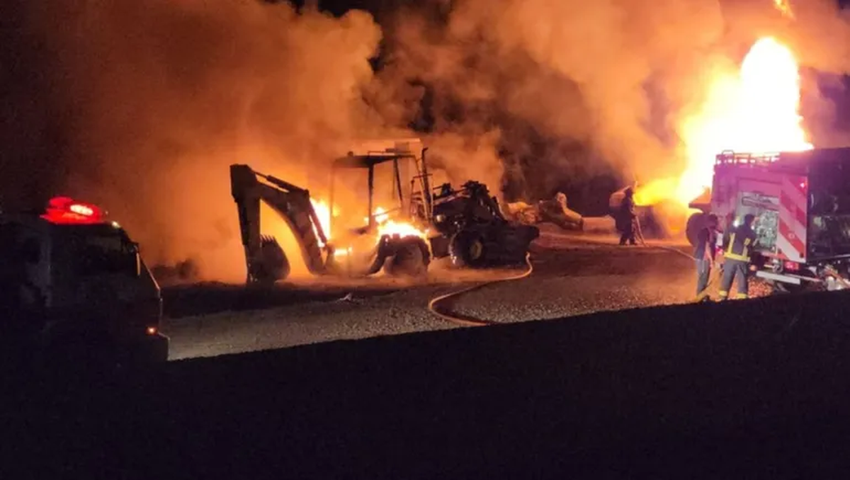 En octubre de 2022, la empresa denunció que grupos mapuches (que se adjudicaron el hecho), incendiaron máquinas viales.