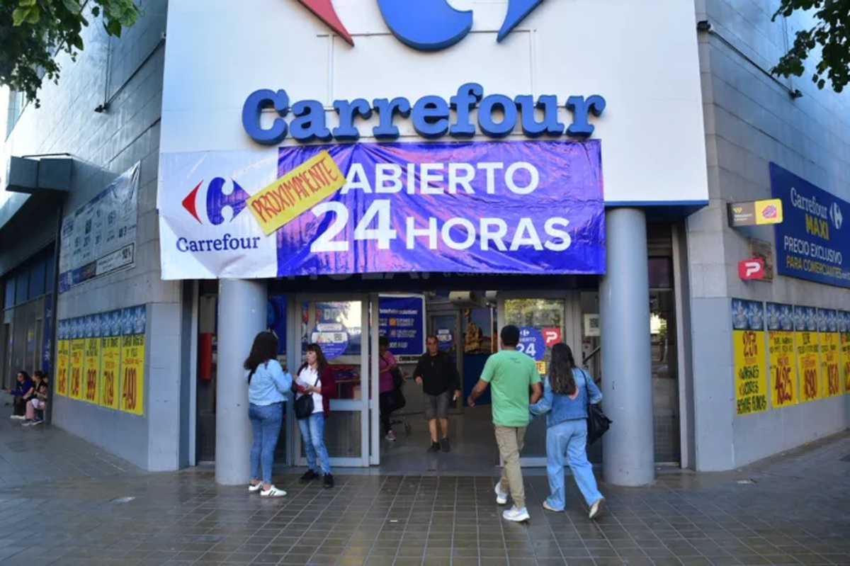 Carrefour abre una de sus sedes en San Juan las 24 horas. Carrefour abre una de sus sedes en San Juan las 24 horas.