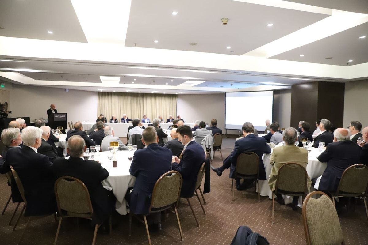 Empresarios y ejecutivos escucharon las propuestas de Néstor Grindetti Empresarios y ejecutivos escucharon las propuestas de Néstor Grindetti