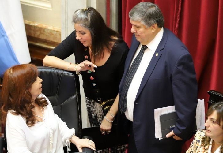 CFK quiere sesionar con ella en solitario en el recinto y los demás senadores de forma remota.
