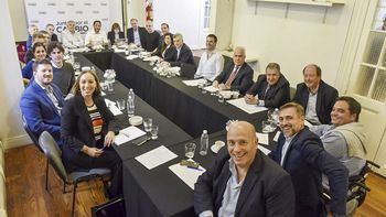 La mesa nacional de Juntos por el Cambio. La mesa nacional de Juntos por el Cambio.