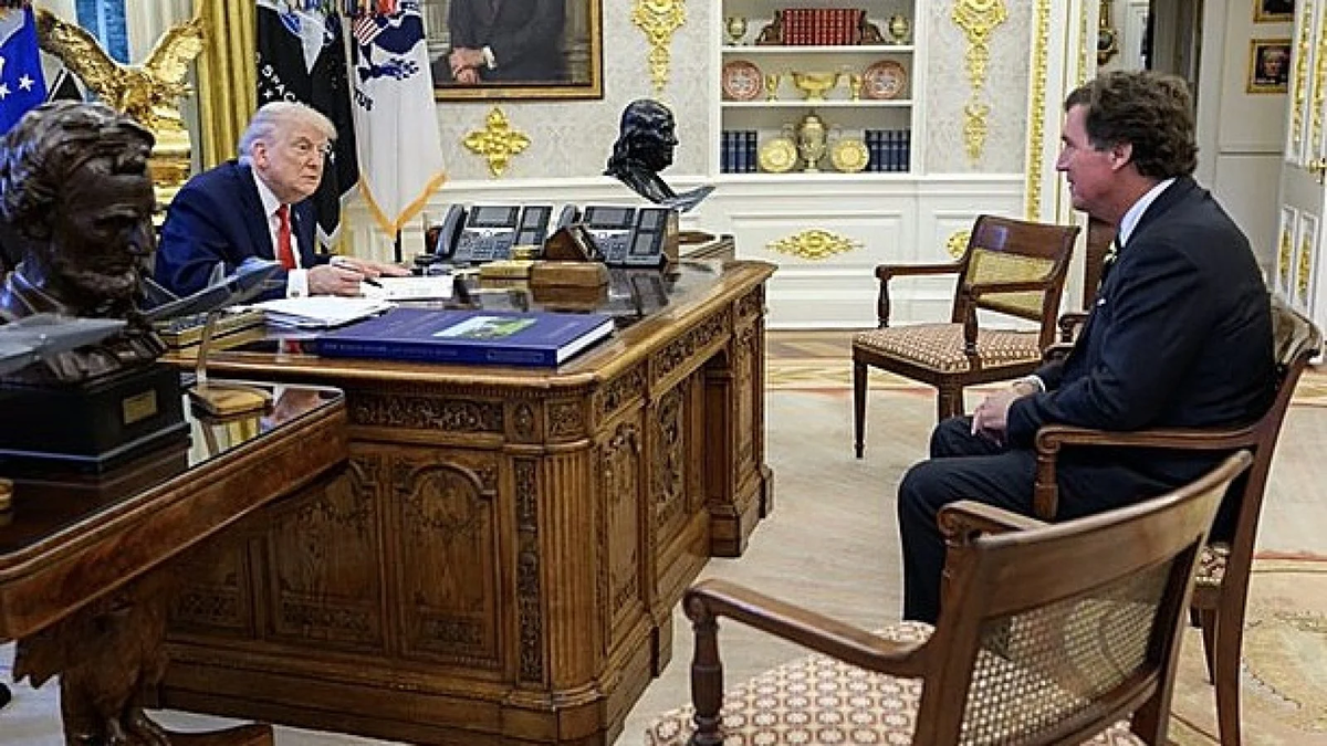 Donald Trump y Tucker Carlson Donald Trump y Tucker Carlson