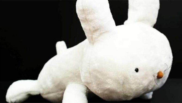 IA: El robot conejo que te saluda por tu voz y mejora la vida de los mayores