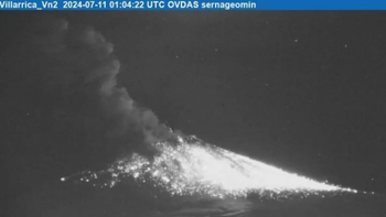 El volcán Villarrica está ubicado a 138 km de Villa la Angostura, en línea recta. El volcán Villarrica está ubicado a 138 km de Villa la Angostura, en línea recta.