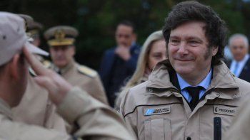 Milei y Caputo asignan el 10% de las privatizaciones a Defensa y material para las FF.AA.
