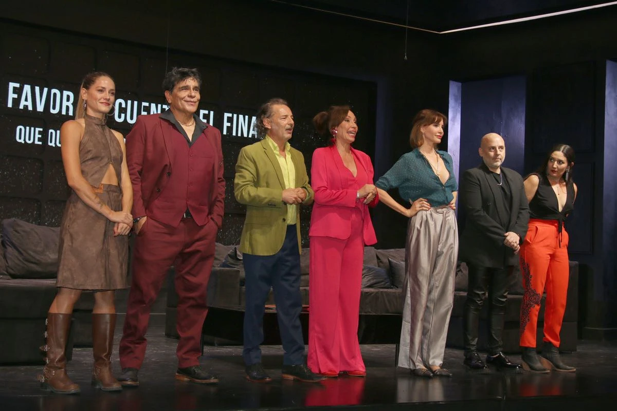 Ernestina Pais en la obra de teatro, "El Divorcio del Año". Ernestina Pais en la obra de teatro, "El Divorcio del Año".