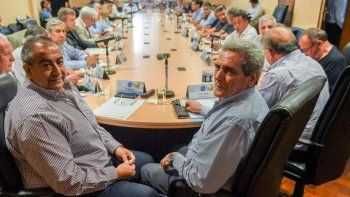 La CGT esperan un DNU del Gobierno para solventar a las obras sociales. La CGT esperan un DNU del Gobierno para solventar a las obras sociales.