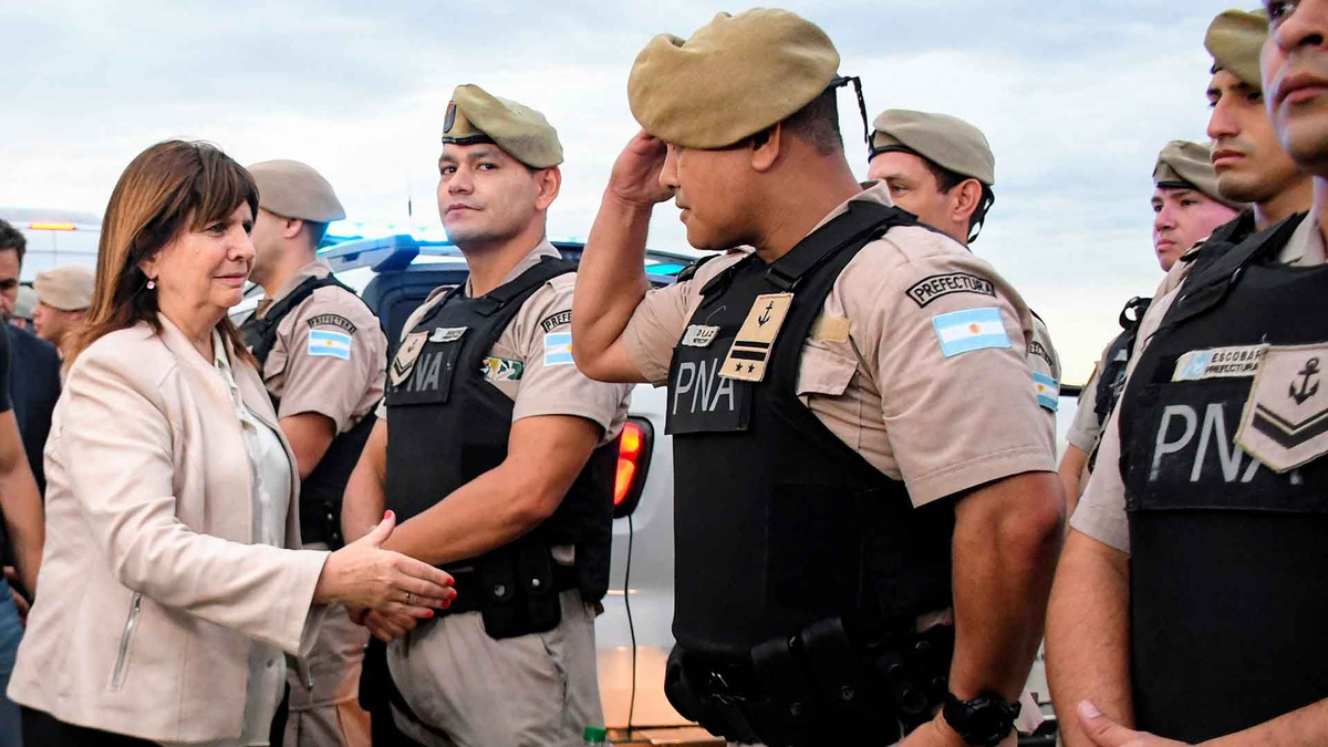 El operativo de seguridad fue lanzado en diciembre de 2023, a pocos días de la asunción de Maximiliano Pullaro. El operativo de seguridad fue lanzado en diciembre de 2023, a pocos días de la asunción de Maximiliano Pullaro.