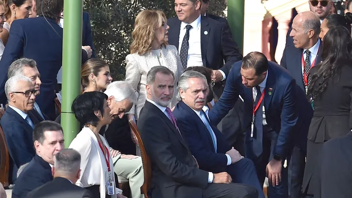 El rey Felipe VI de España y el presidente de Argentina, Alberto Fernández, entre los invitados a la ceremonia El rey Felipe VI de España y el presidente de Argentina, Alberto Fernández, entre los invitados a la ceremonia 