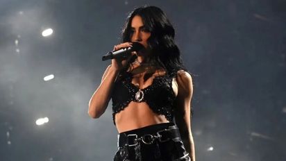 Lali la rompió en Mar del Plata y le mandó un beso a Milei: 
