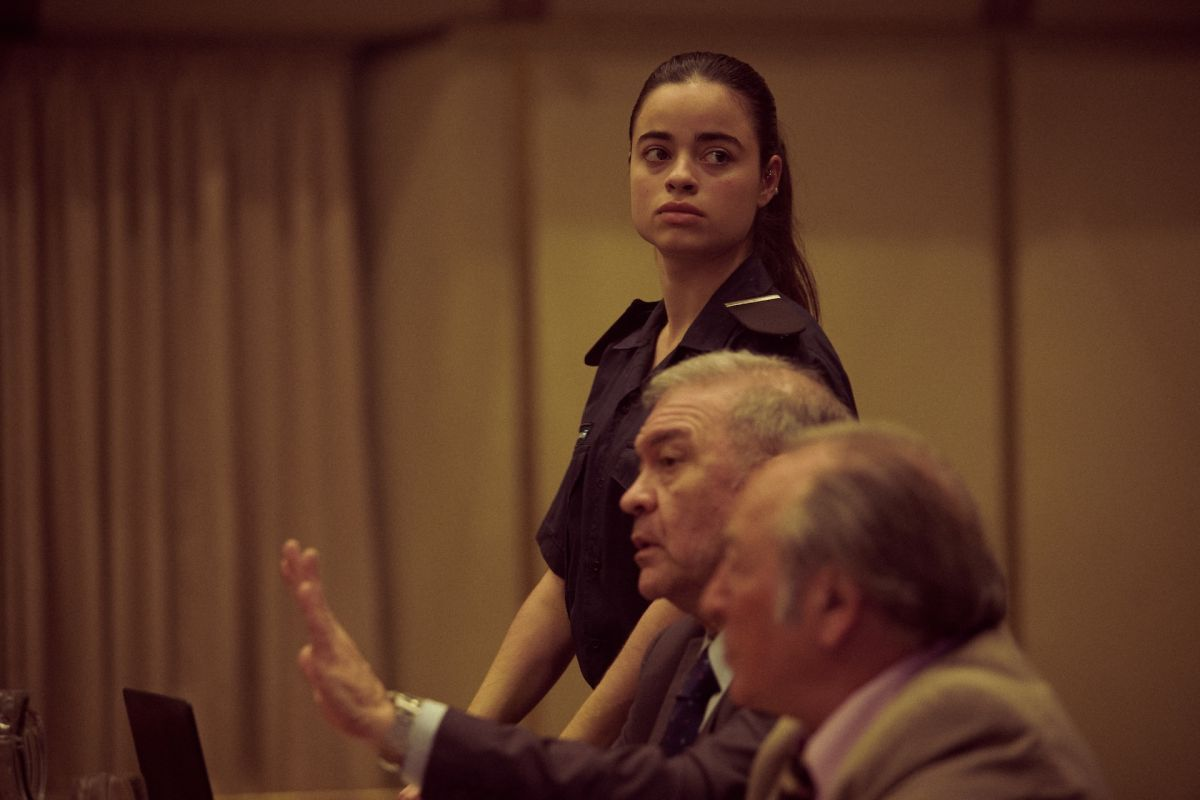 La serie se estrenó el 26 de agosto, tiene 8 episodios y aprovecha especialmente la química entre ambos protagonistas durante la investigación. Foto: Disney+/Hulu