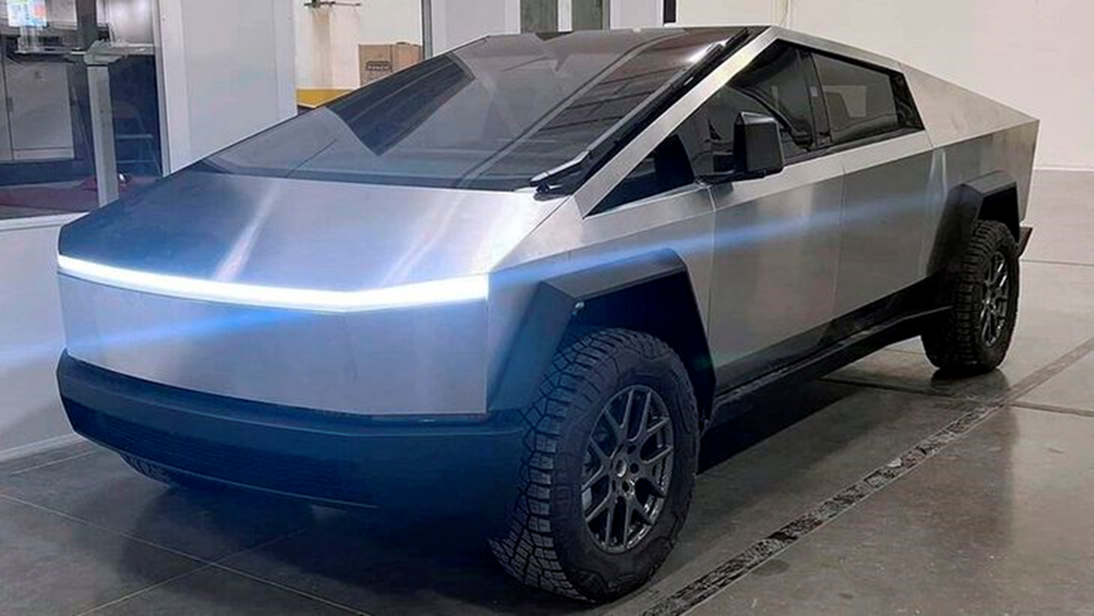 Estacionaron en la càmara de diputados una Tesla Cybertruck Estacionaron en la càmara de diputados una Tesla Cybertruck
