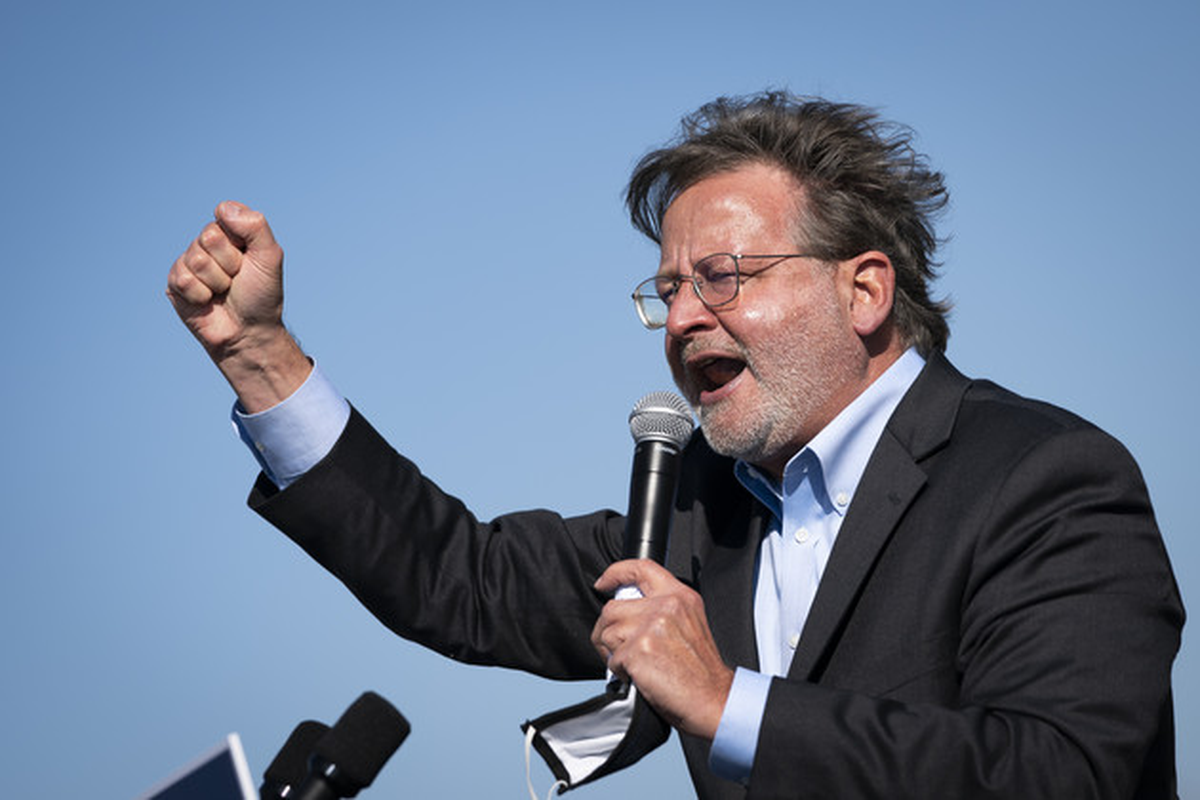 El senador Gary Peters de Michigan lo calificó de “uso indebido del poder”. El senador Gary Peters de Michigan lo calificó de “uso indebido del poder”.